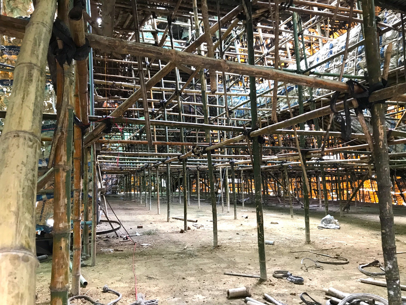 Lung linh hang đá Noel khổng lồ ở Nghệ An cao hơn tòa nhà 3 tầng ảnh 5