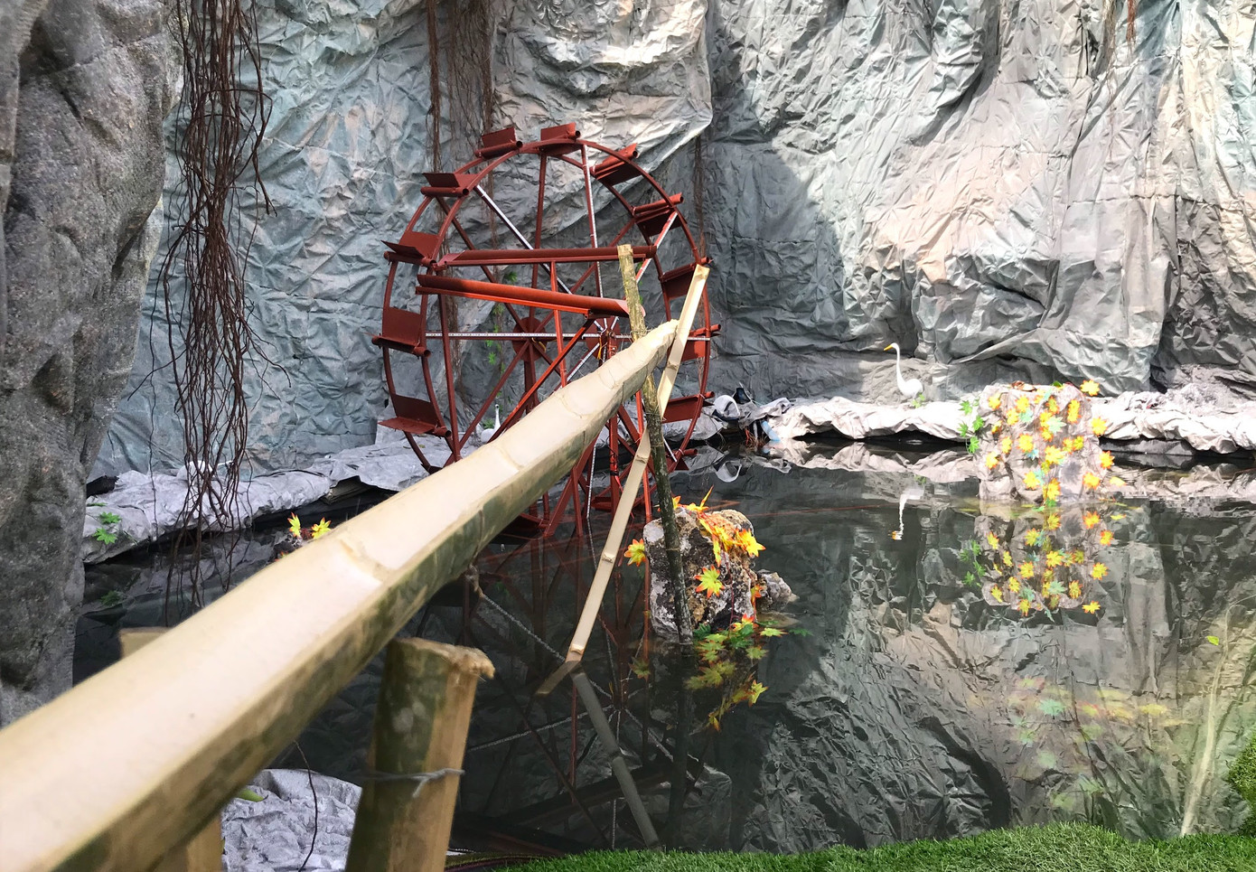 Lung linh hang đá Noel khổng lồ ở Nghệ An cao hơn tòa nhà 3 tầng ảnh 15