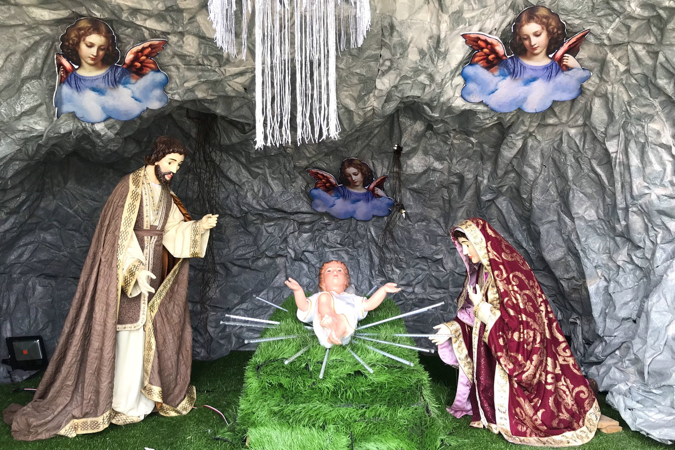 Lung linh hang đá Noel khổng lồ ở Nghệ An cao hơn tòa nhà 3 tầng ảnh 16