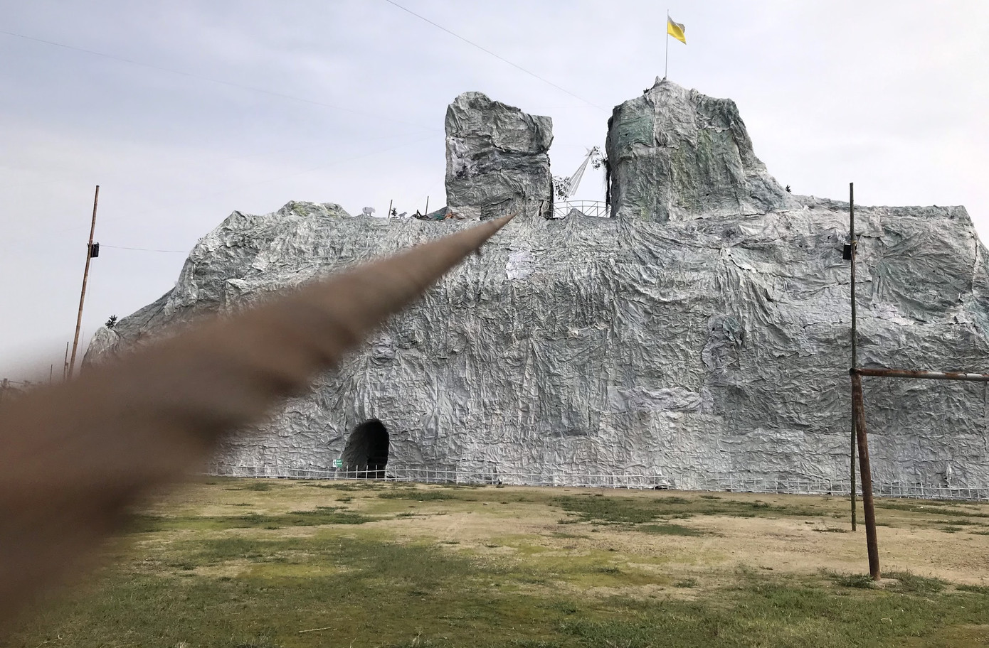 Lung linh hang đá Noel khổng lồ ở Nghệ An cao hơn tòa nhà 3 tầng ảnh 17