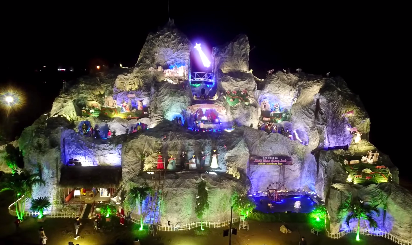 Lung linh hang đá Noel khổng lồ ở Nghệ An cao hơn tòa nhà 3 tầng ảnh 8