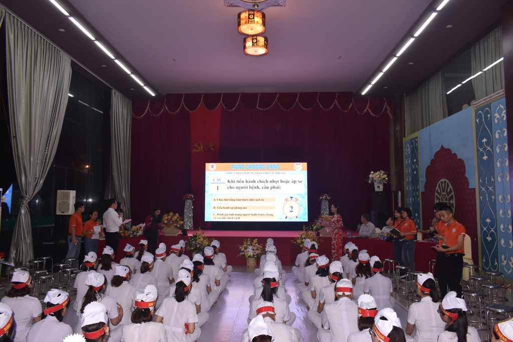 Những nữ điều dưỡng rạng rỡ trong cuộc thi Rung chuông vàng ảnh 2