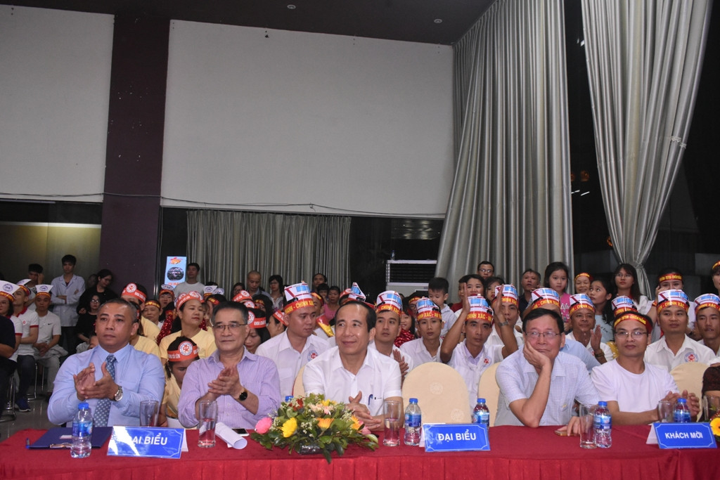 Những nữ điều dưỡng rạng rỡ trong cuộc thi Rung chuông vàng ảnh 1