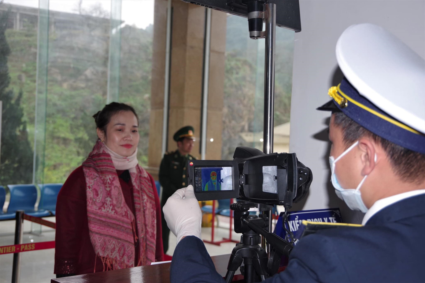 Quân khu IV triển khai 11 điểm tiếp nhận công dân từ Trung Quốc trở về ảnh 1