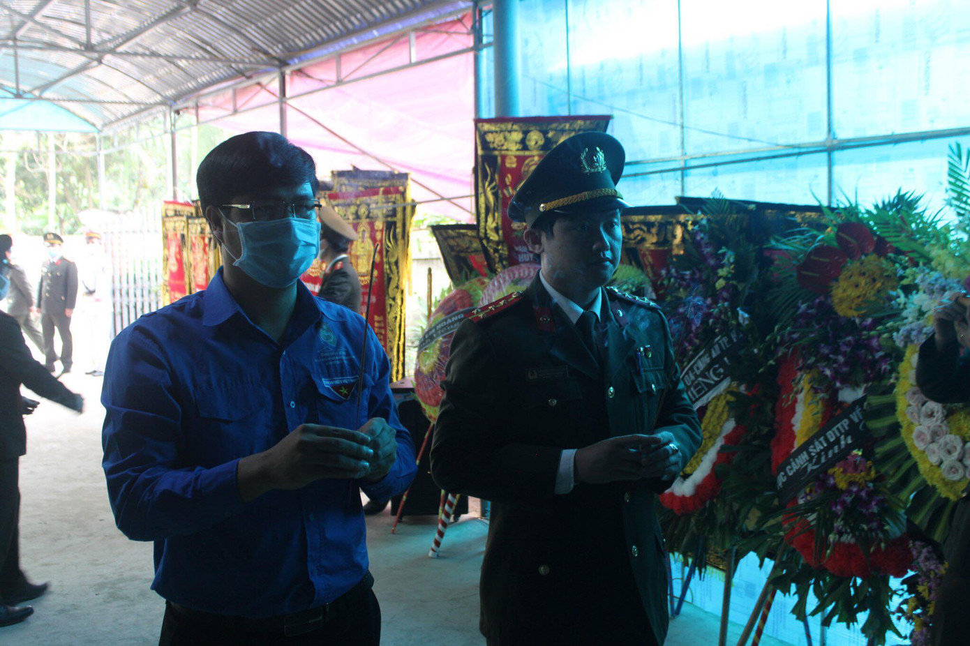 Trung ương Đoàn tặng huy hiệu Tuổi trẻ dũng cảm cho thượng úy hy sinh khi làm nhiệm vụ ảnh 1