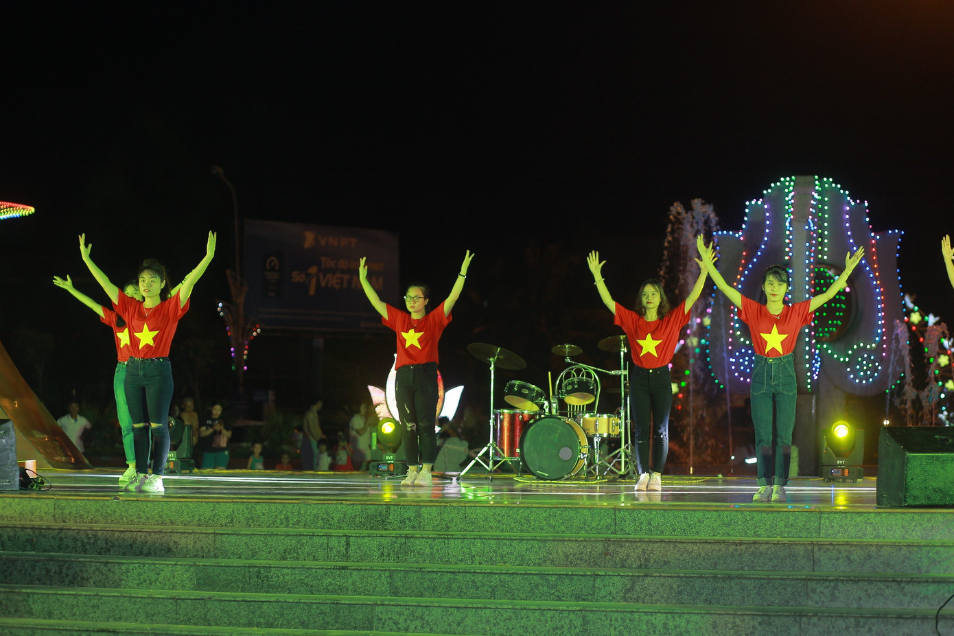 Sôi động lễ hội biểu diễn âm nhạc đường phố của tuổi trẻ Nghệ An tại biển Cửa Lò ảnh 3