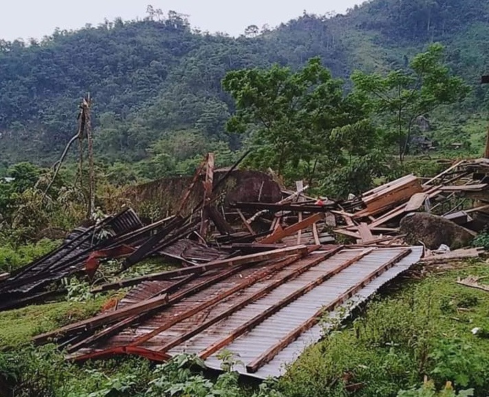 Lốc xoáy cuốn sập nhà, người dân biên giới sống cảnh ‘màn trời chiếu đất’ ảnh 2