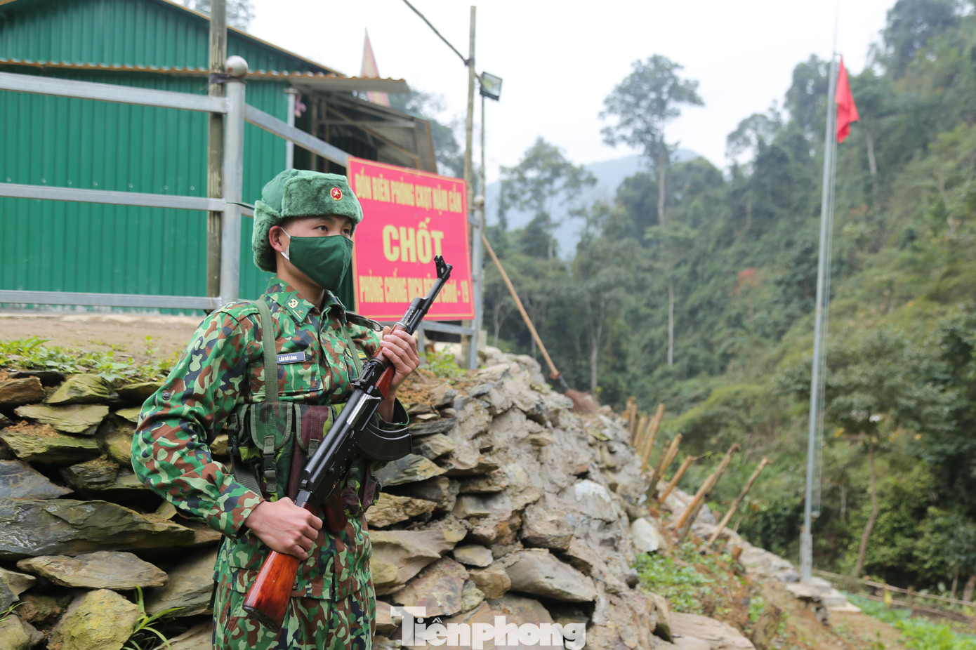 Đạp đá nhọn, đội sương khuya, bộ đội biên phòng đêm ngày tuần tra biên giới ảnh 17