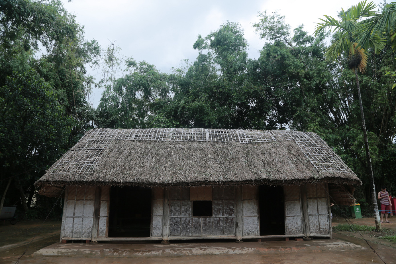 Bình dị kỷ vật trong ngôi nhà tranh thuở ấu thơ của Bác ảnh 2