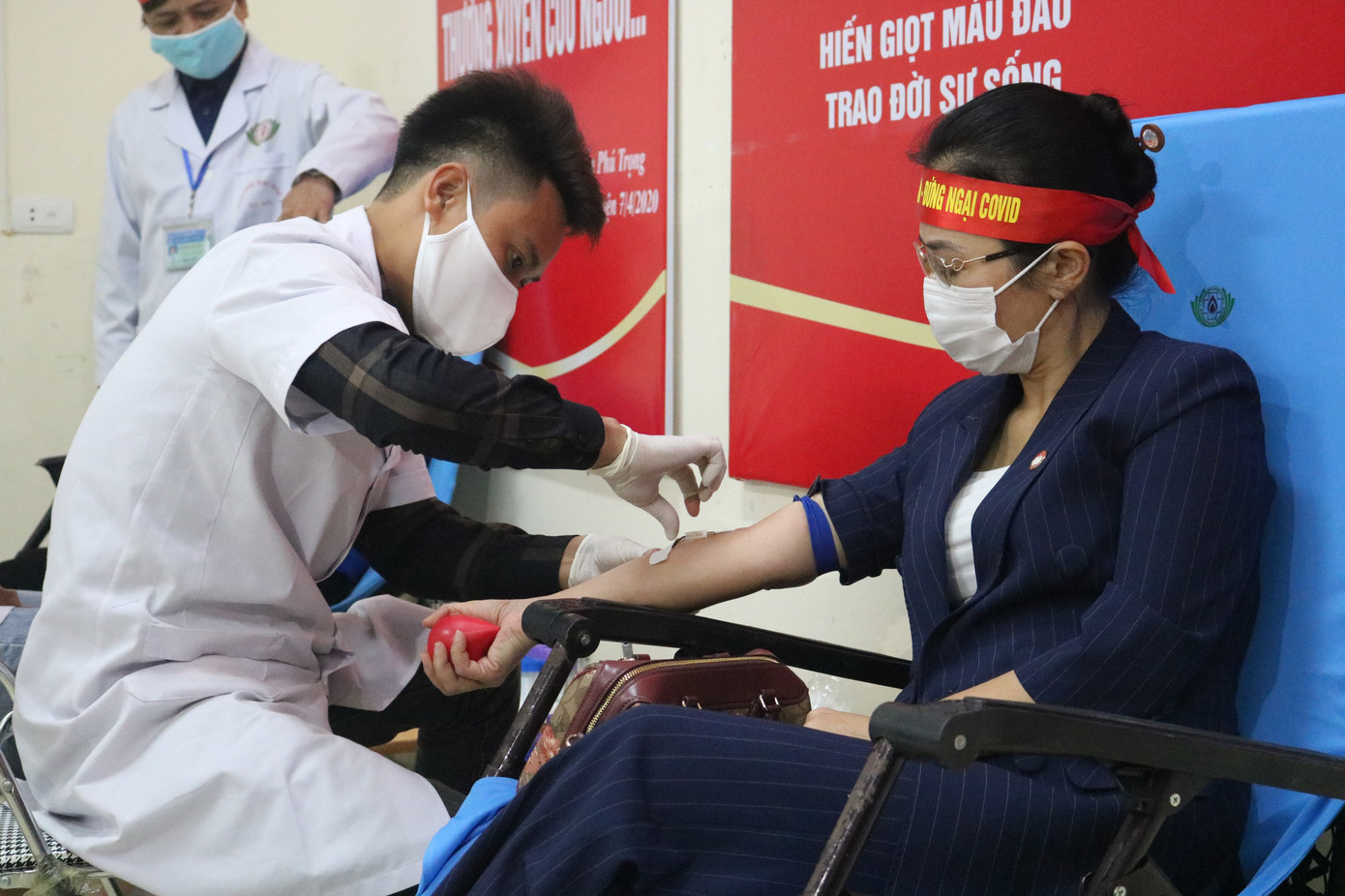 Tuổi trẻ Nghệ An hưởng ứng ‘Hiến máu an toàn - Đừng ngại COVID’ ảnh 7