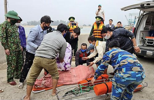 Tàu cá bị tàu vận tải đâm chìm, một thuyền viên tử vong ảnh 1