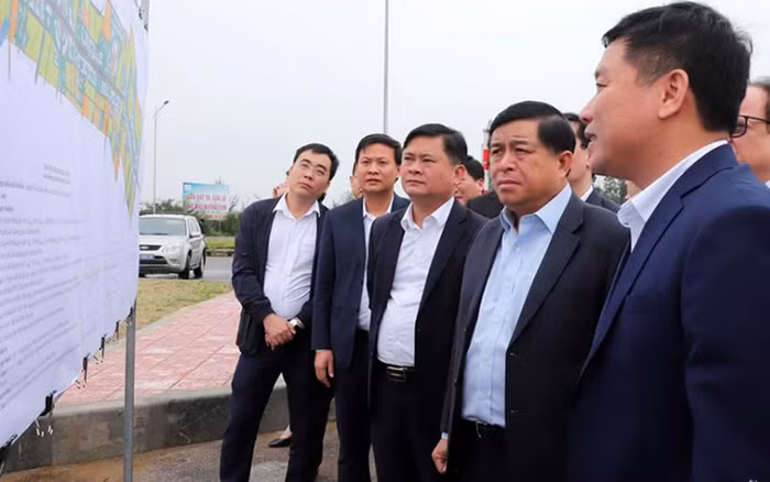 Nghệ An tìm 11 người trên chuyến bay có người dương tính Covid-19 ảnh 3