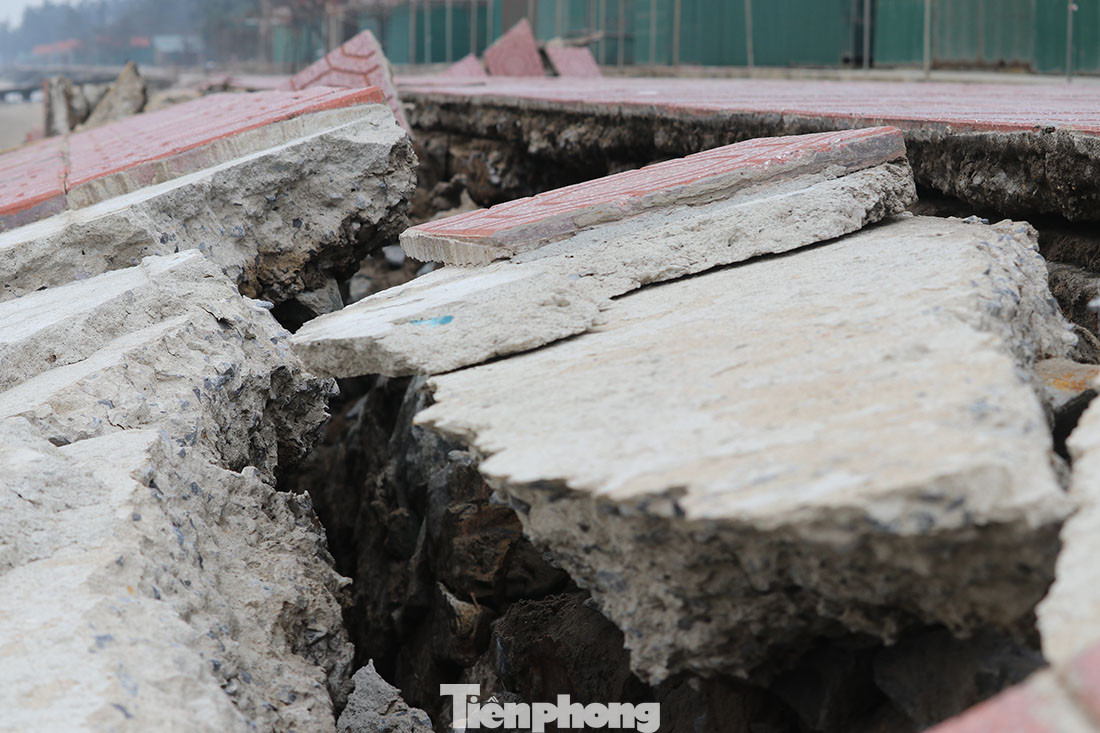 Kè chắn sóng ở Cửa Lò sụt lún vì bão ảnh 1