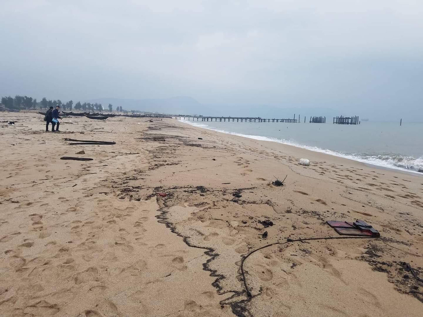 Tàu chở hàng gần 9.000 tấn chìm, khoảng 3km bờ biển có vệt cặn dầu ảnh 1