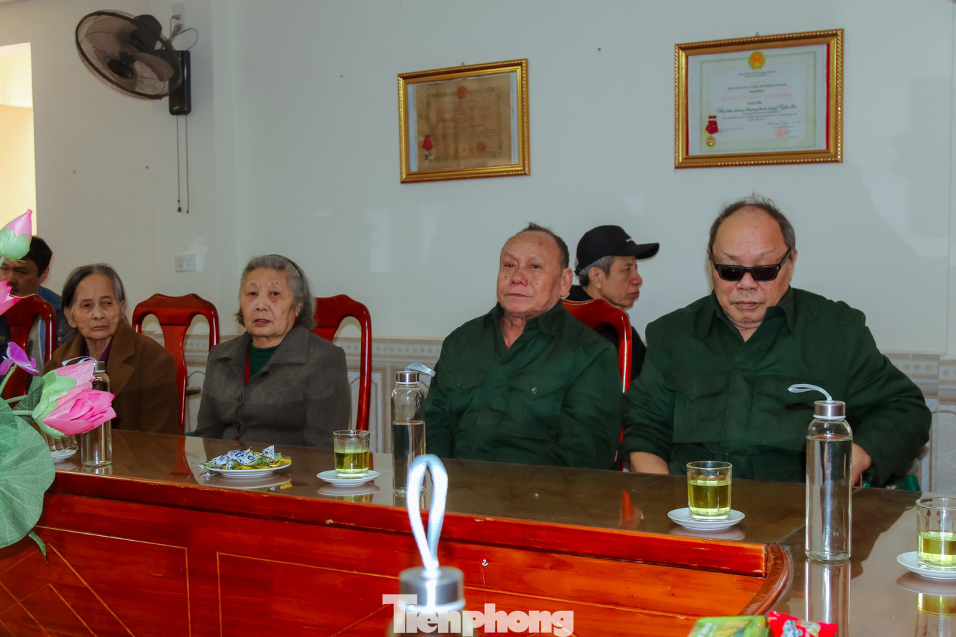 Ngân hàng BIDV, báo Tiền Phong trao quà thương binh ở Nghệ An và Hà Nam ảnh 2