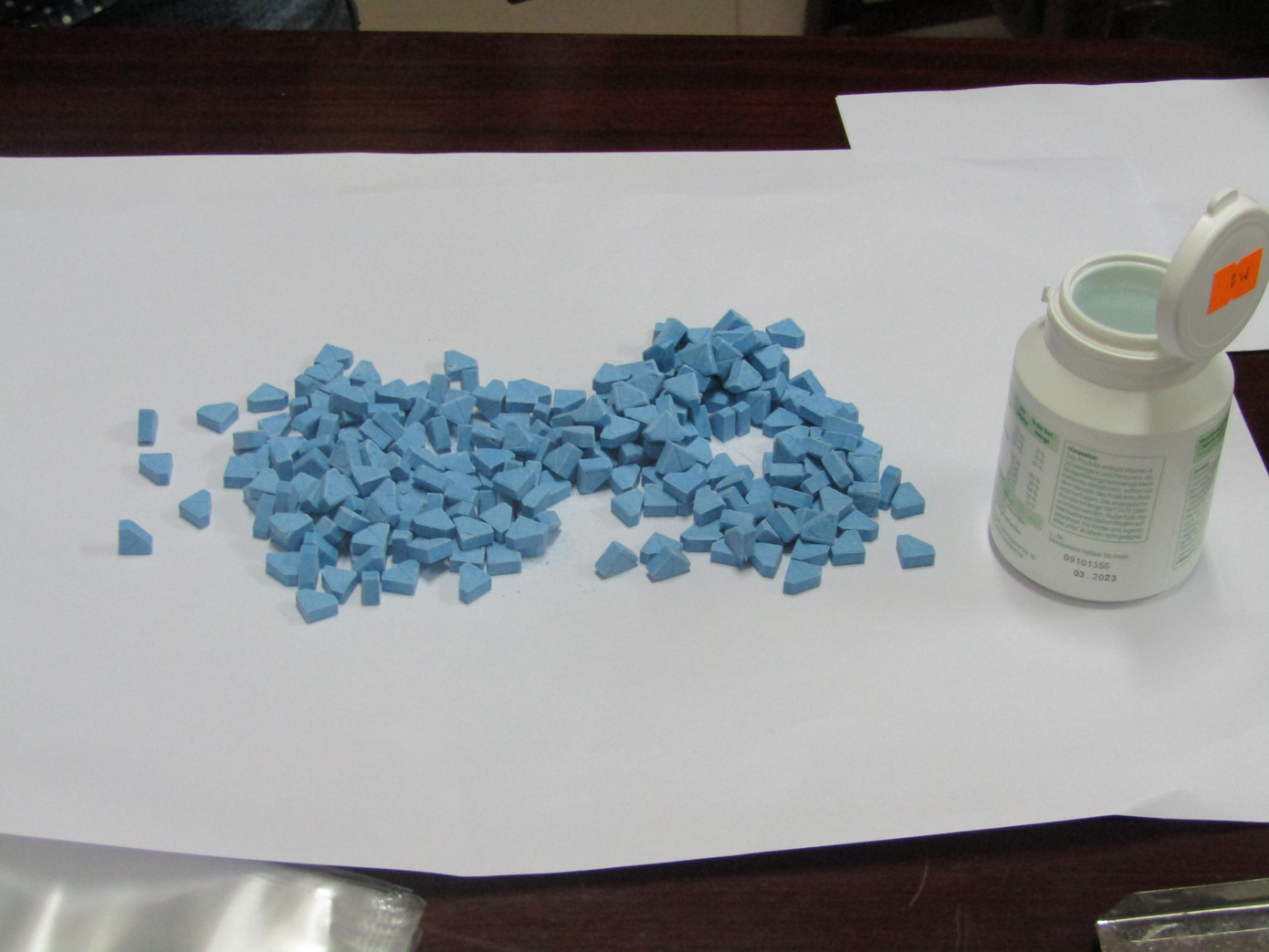 Bắt đối tượng vận chuyển thuốc lắc cung cấp cho quán Bar, Karaoke ảnh 1