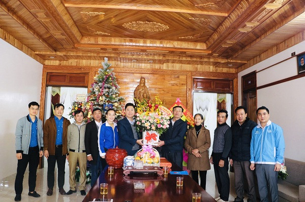 Tỉnh đoàn, Hội LHTN tỉnh Nghệ An chúc mừng các giáo xứ Lễ Giáng sinh 2020 ảnh 1