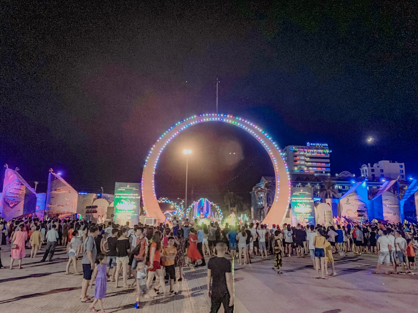 Sôi động lễ hội biểu diễn âm nhạc đường phố của tuổi trẻ Nghệ An tại biển Cửa Lò ảnh 5