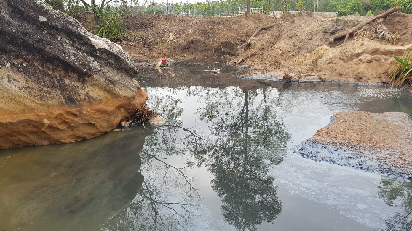 Hồ nuôi tôm xả nước thải đen ngòm đổ thẳng ra bãi biển Đông Hồi ảnh 6