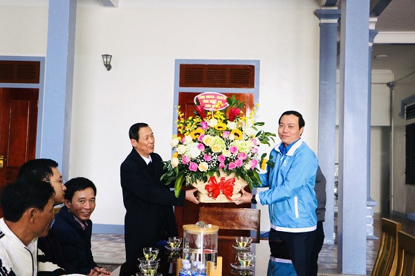 Tỉnh đoàn, Hội LHTN tỉnh Nghệ An chúc mừng các giáo xứ Lễ Giáng sinh 2020 ảnh 2