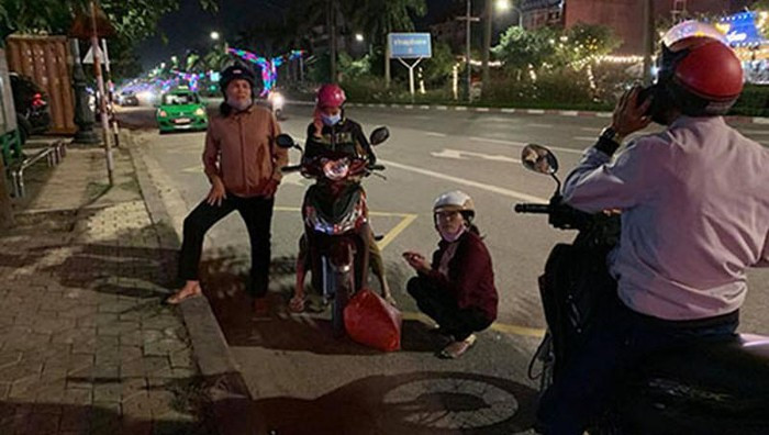 Người phụ nữ đi chữa bệnh bị cướp giật túi xách trên đường ảnh 1