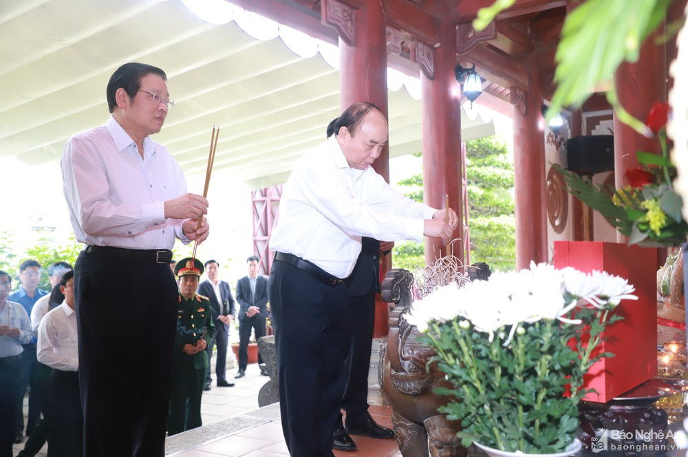 Thủ tướng dự Lễ hưởng ứng Chương trình trồng 1 tỷ cây xanh tại Nghệ An ảnh 1