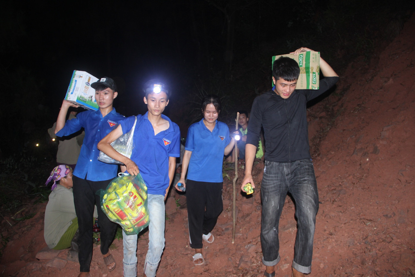 Bất cẩn khi đốt rác, người phụ nữ khiến rừng bị cháy dữ dội ảnh 3