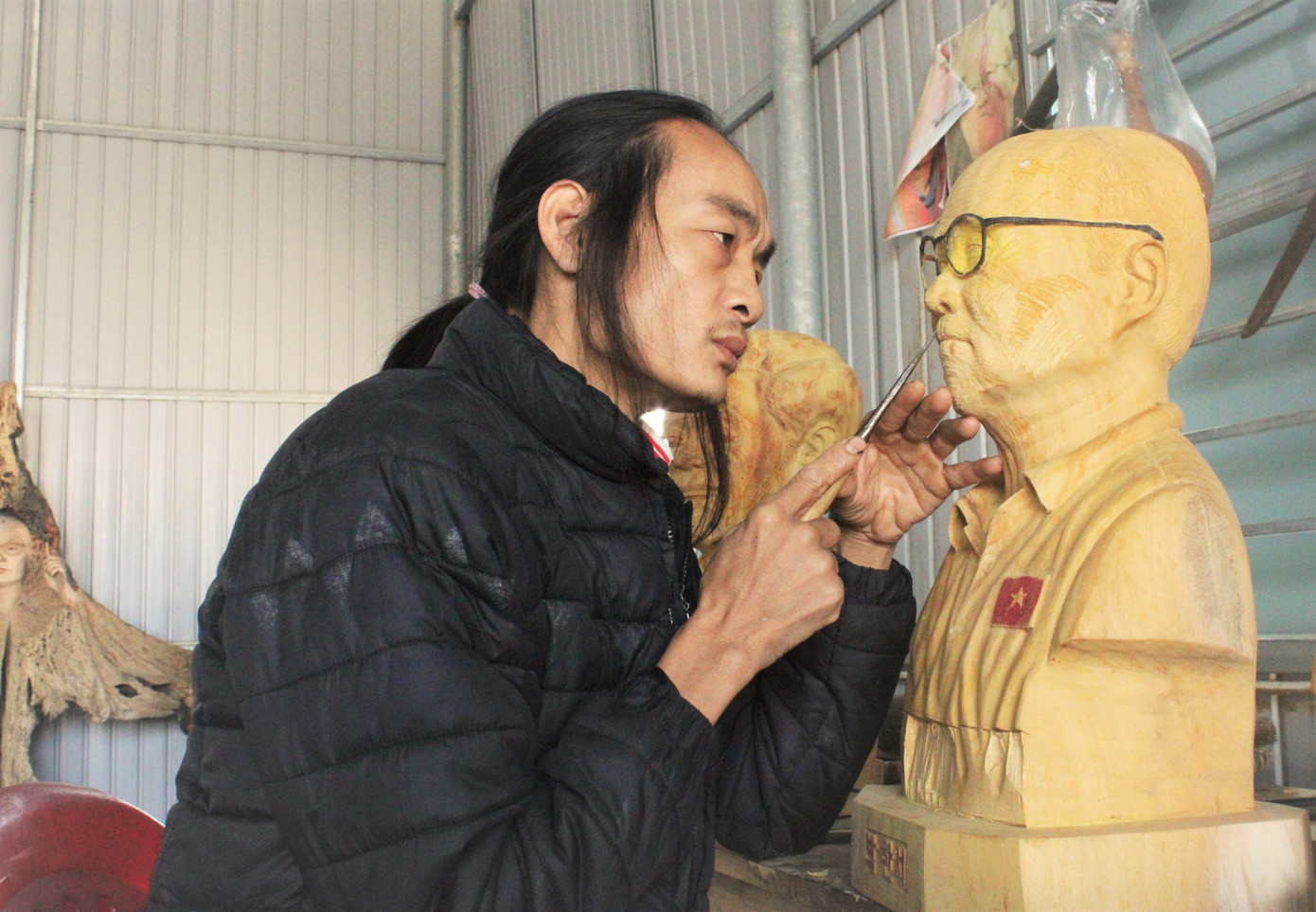 Chàng thợ mộc thức đêm làm món quà đặc biệt tặng HLV Park Hang Seo ảnh 1