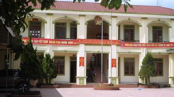 Bí thư và chủ tịch xã bỏ nhiệm sở để đi... tham quan ảnh 1