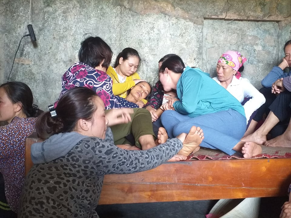 Mẹ kiệt sức gào khóc gọi con 5 tuổi tử vong trong rừng vắng ảnh 2