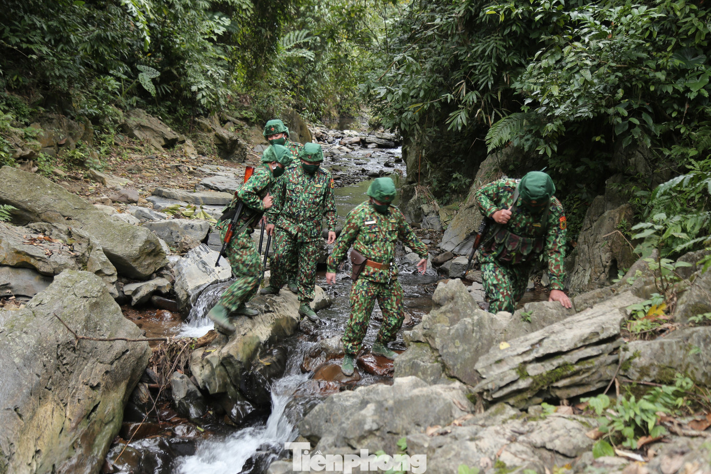 Đạp đá nhọn, đội sương khuya, bộ đội biên phòng đêm ngày tuần tra biên giới ảnh 14