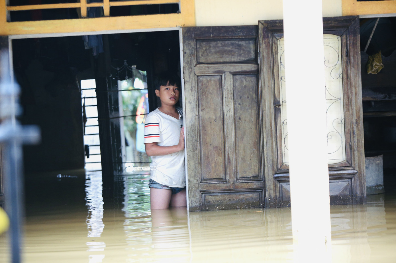 Sống trên nóc nhà, người dân Quảng Bình khắc khoải chờ lũ rút ảnh 13