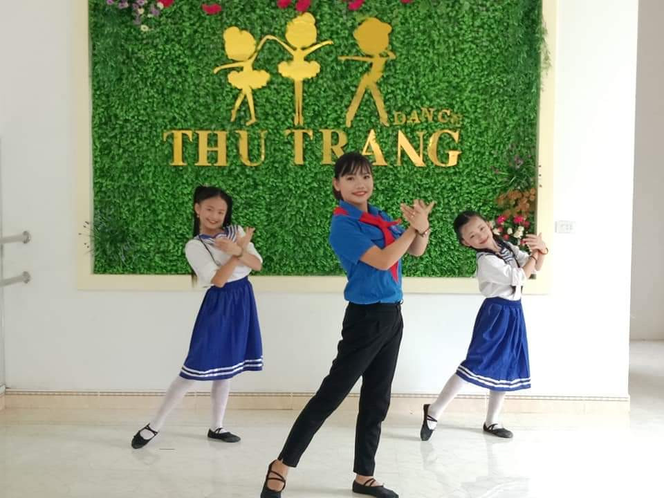 Những tình nguyện viên trẻ đầy nhiệt huyết tại 'ATM gạo' ảnh 9 Những tình nguyện viên trẻ đầy nhiệt huyết tại 'ATM gạo' ảnh 9