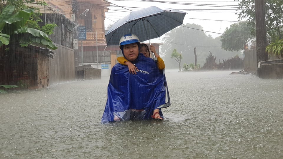 Thành Vinh 'thất thủ' sau trận mưa xối xả ảnh 2