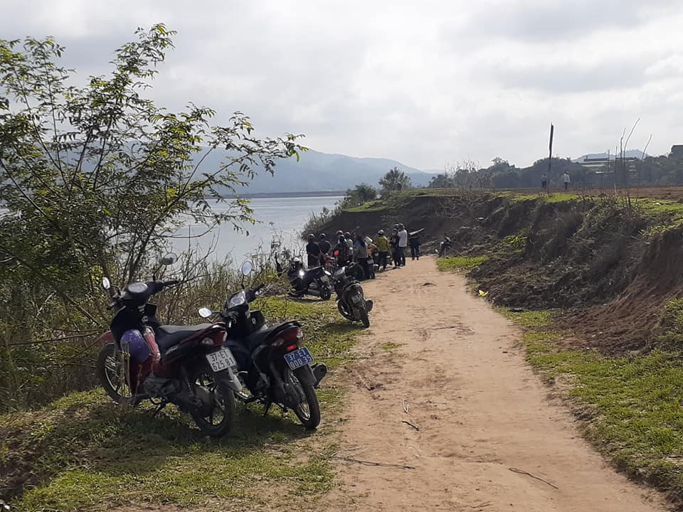 Tìm kiếm người lái thuyền rơi xuống sông Lam mất tích trong đêm ảnh 1