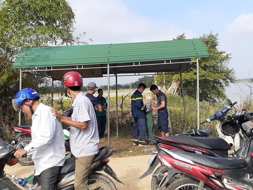 Tìm kiếm người lái thuyền rơi xuống sông Lam mất tích trong đêm ảnh 2