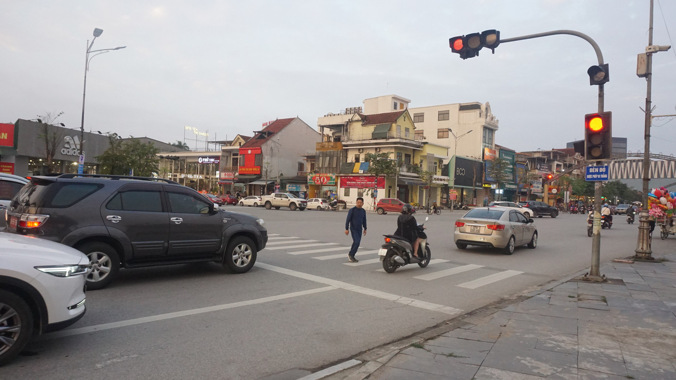 Biển báo 'Đèn đỏ được phép đi thẳng' lộ nhiều bất cập ảnh 3