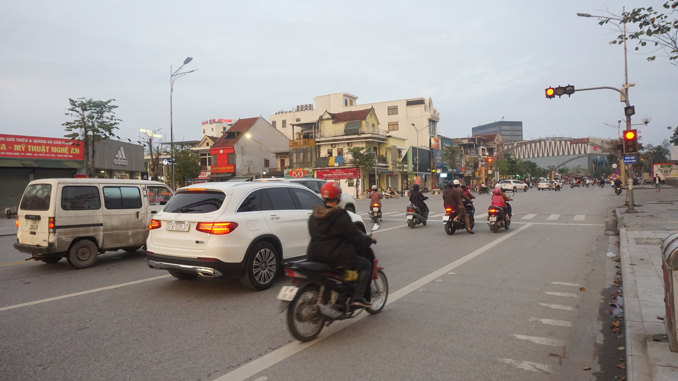 Biển báo 'Đèn đỏ được phép đi thẳng' lộ nhiều bất cập ảnh 1