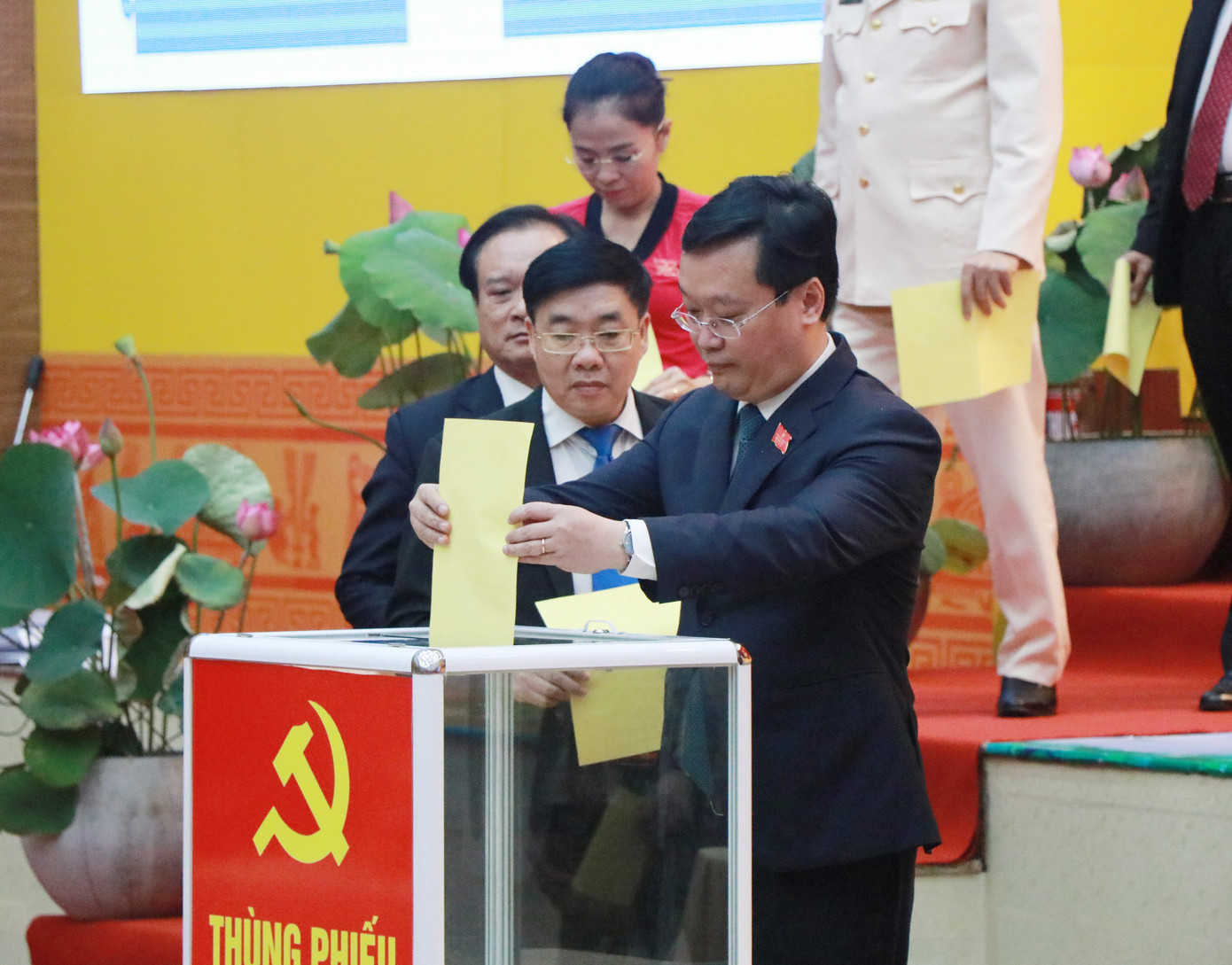 Kết quả bầu Ban Chấp hành Đảng bộ tỉnh Nghệ An khóa 19 ảnh 2