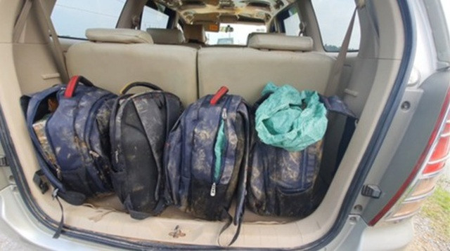 Cận cảnh bên trong ô tô chở 45kg ma túy từ Lào về Việt Nam ảnh 3