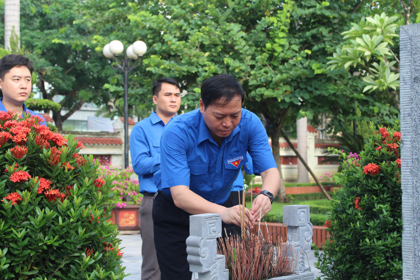 Tuổi trẻ Nghệ An dâng hương, dâng hoa tưởng niệm nhà cách mạng Nguyễn Thị Minh Khai ảnh 4