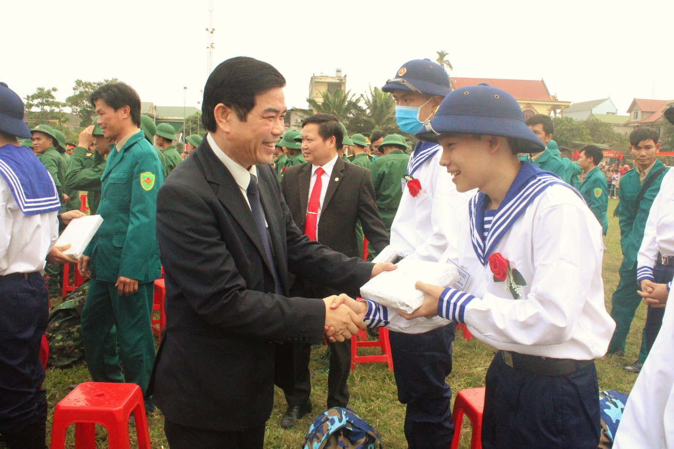 Hơn 1.000 thanh niên Hà Tĩnh lên đường nhập ngũ ảnh 3