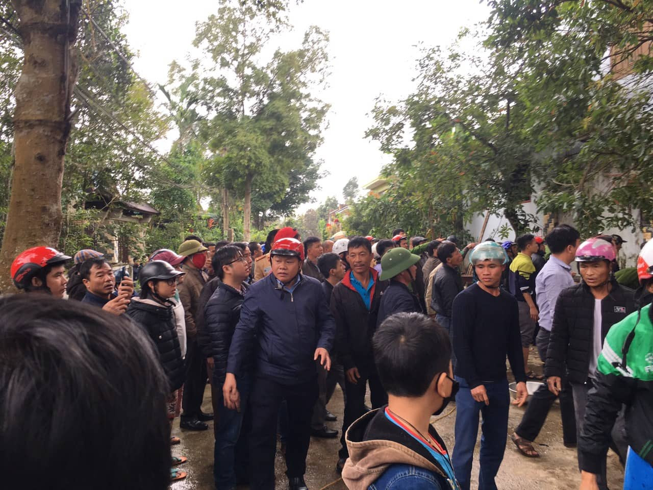 'Bà hỏa' thiêu rụi căn nhà gỗ 3 gian, thiệt hại gần 1 tỷ ảnh 4