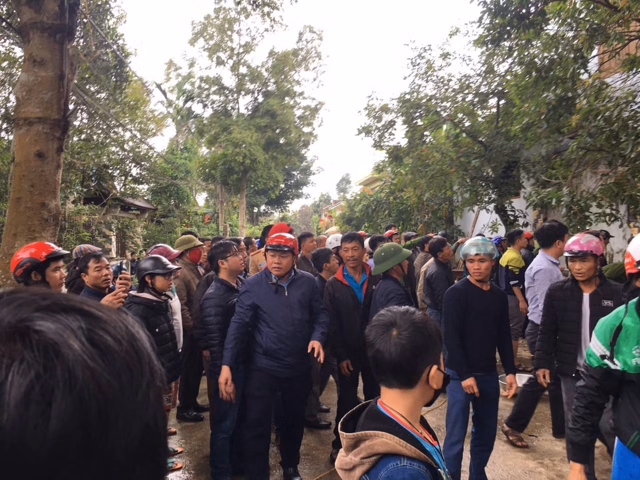 'Bà hỏa' thiêu rụi căn nhà gỗ 3 gian, thiệt hại gần 1 tỷ ảnh 4