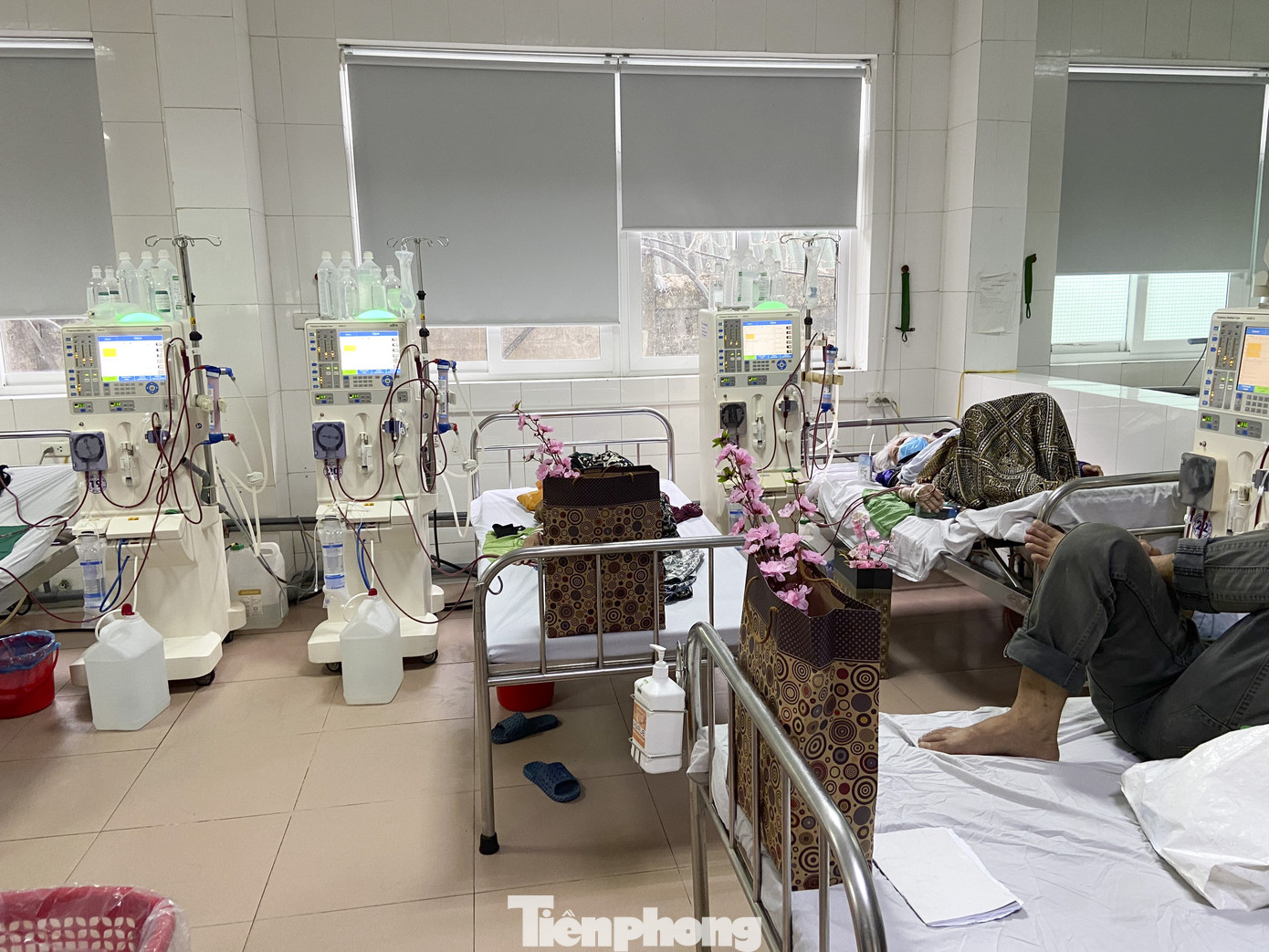 Học sinh Nghệ An mang hương vị tết đến với bệnh nhân nghèo ảnh 17