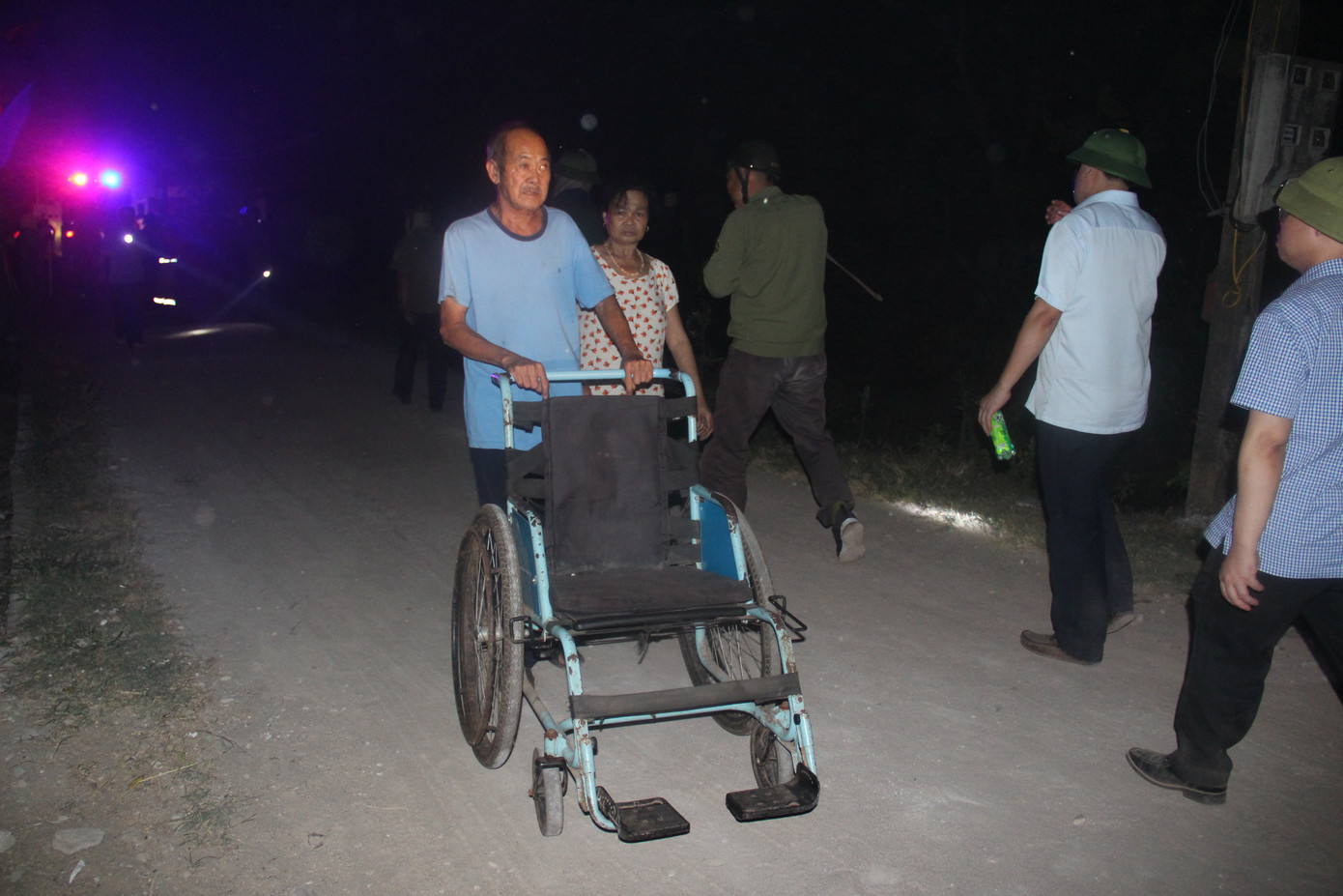 Di dời trên 200 hộ dân gần khu vực cháy rừng ở Nghệ An ảnh 2