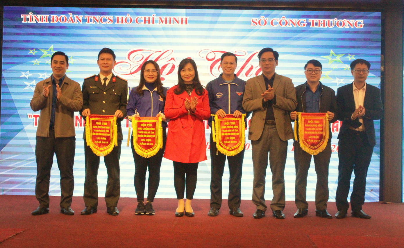 Rung chuông vàng 'Thanh niên Hà Tĩnh đồng hành cùng hàng Việt Nam' ảnh 2