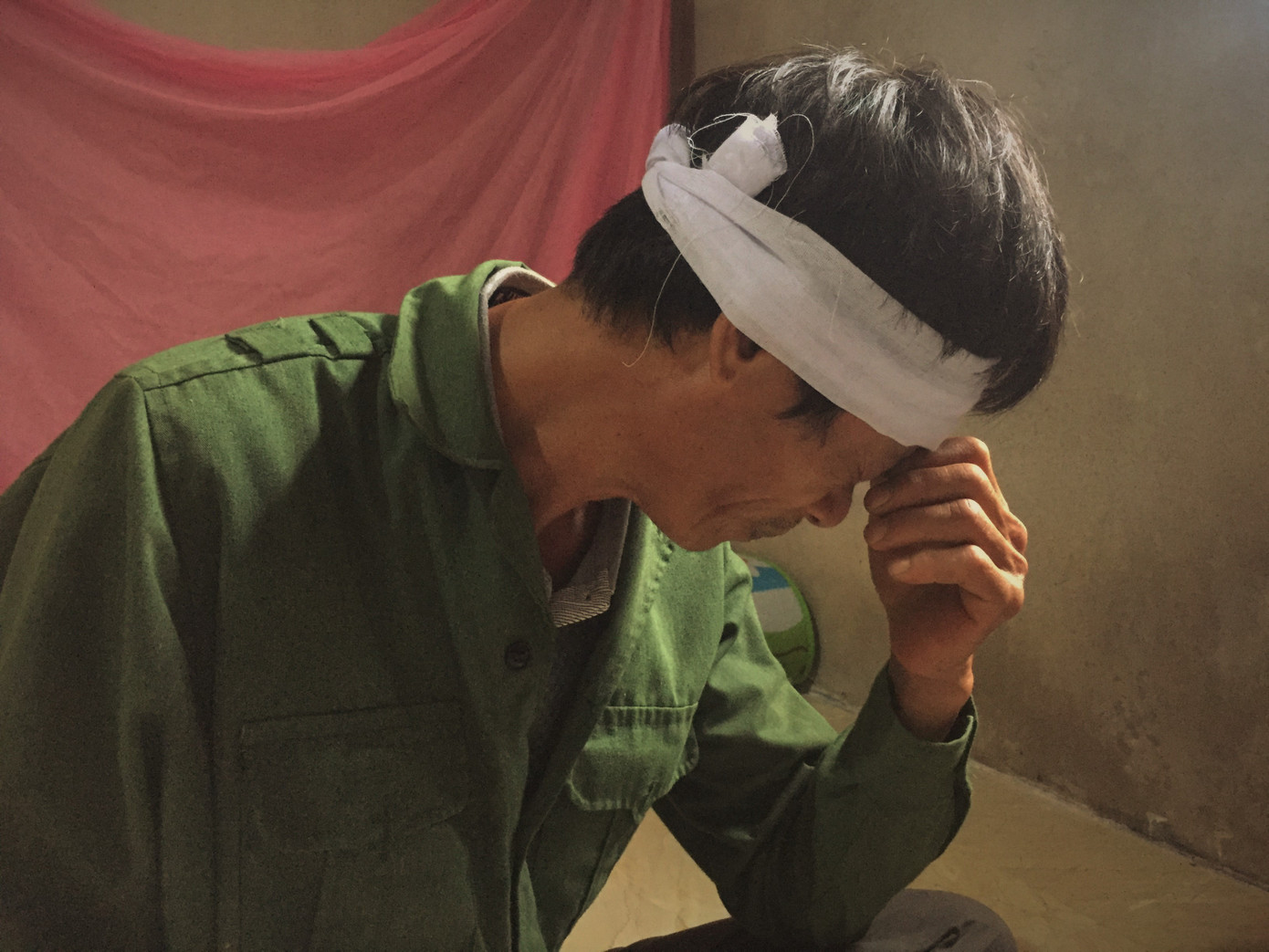 Xóm nghèo nơi 3 học sinh đuối nước tử vong buồn trĩu đại tang ảnh 1