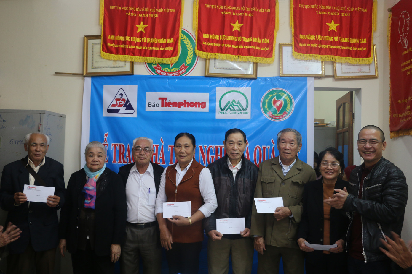 Báo Tiền Phong và nhà tài trợ trao 100 triệu đồng cho cựu TNXP Nghệ An ảnh 2