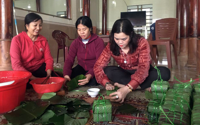 Ấm lòng những nồi bánh chưng cứu đói dân vùng lũ ảnh 13